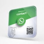 plaque NFC WhatsApp posée sur le comptoir d’un commerce