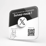 plaque NFC X Twitter posée sur un comptoir d’accueil