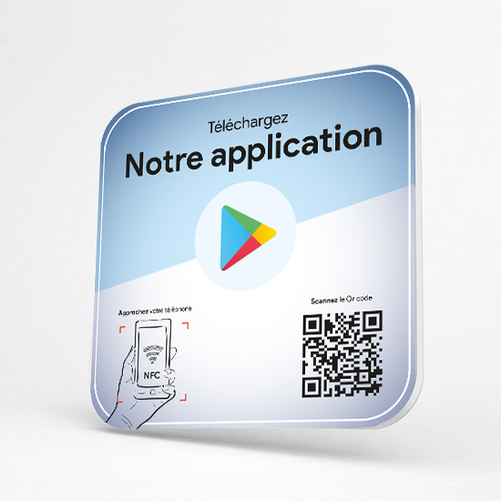 plaque NFC Play Store posée sur le comptoir d’un commerce