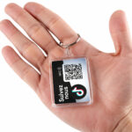 porte-clé NFC TikTok avec QR code